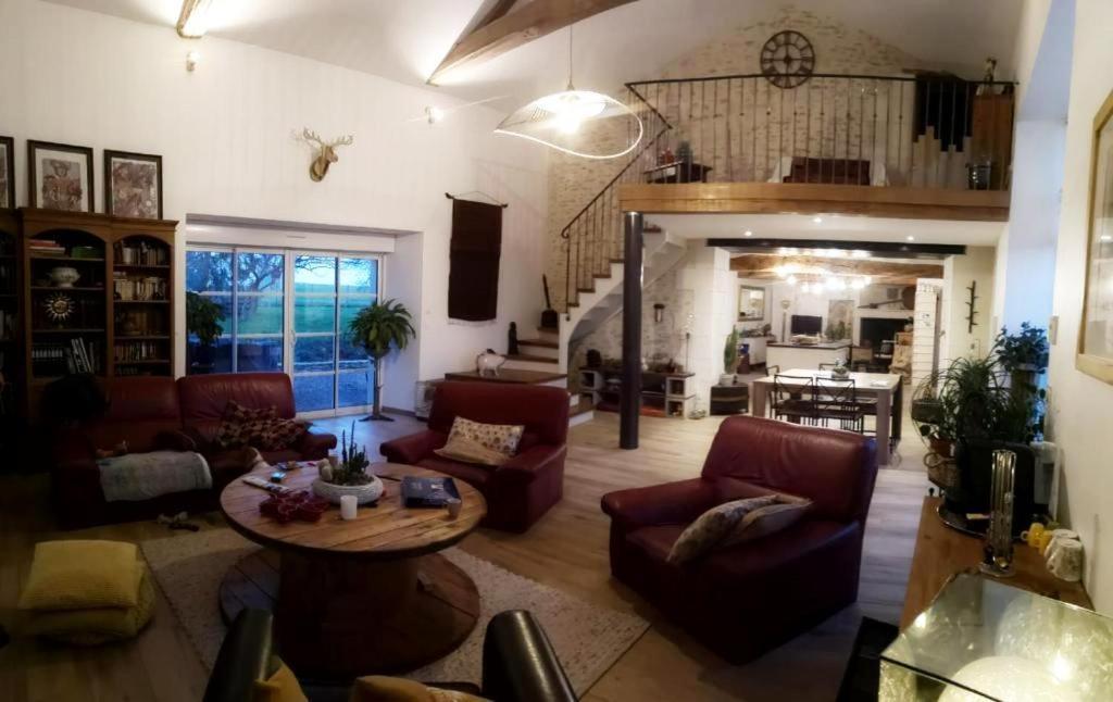 La Ferme Du Grand Bois Lägenhet Mouterre-Silly Exteriör bild