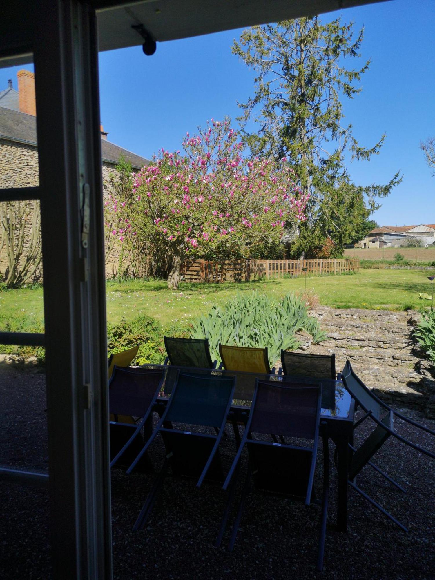 La Ferme Du Grand Bois Lägenhet Mouterre-Silly Exteriör bild
