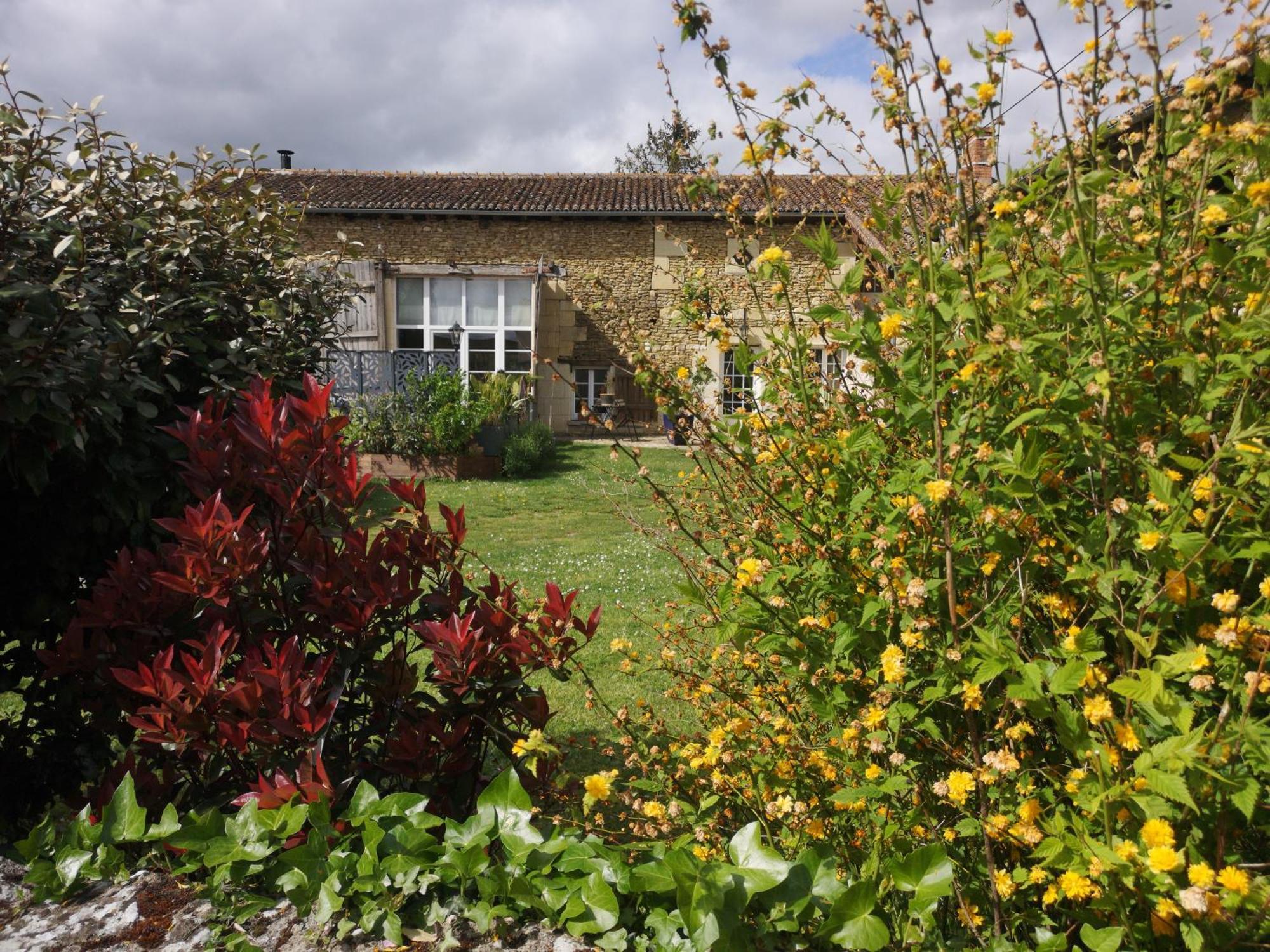 La Ferme Du Grand Bois Lägenhet Mouterre-Silly Exteriör bild